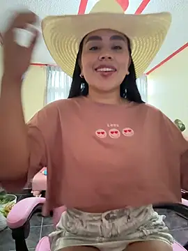 Snapshot of laure_torres chatting on 05/05/26, 12:24 laure torres online show from 05/05/26, 12:24