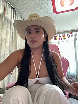 Snapshot of laure_torres chatting on 07/16/26, 04:24 laure torres online show from 07/16/26, 04:24