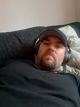 Snapshot of Bamse28 chatting on 10/23/25, 11:20 Bamse28 online show from 10/23/25, 11:20