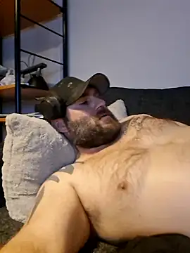 Snapshot of Bamse28 chatting on 11/27/25, 04:14 Bamse28 online show from 11/27/25, 04:14