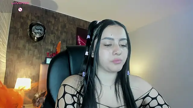 Snapshot of marian__stone chatting on 10/23/25, 06:28 marian stone online show from 10/23/25, 06:28