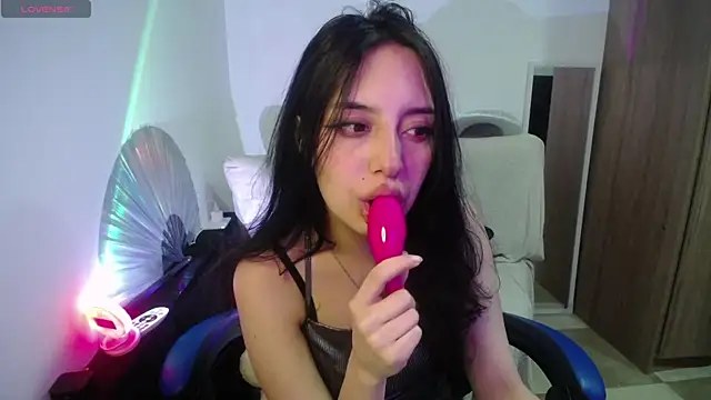 Snapshot of immisssilver chatting on 11/08/25, 02:01 immisssilver online show from 11/08/25, 02:01