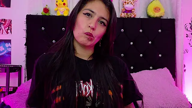 Snapshot of queen_smiley chatting on 10/14/25, 03:51 queen smiley online show from 10/14/25, 03:51