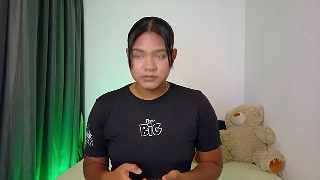 Snapshot of nudesketch1 chatting on 09/14/25, 04:39 nudesketch1 online show from 09/14/25, 04:39