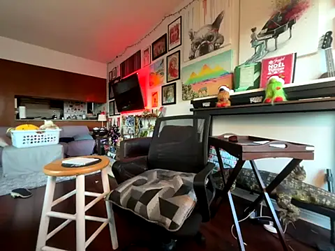 Pupscritch online show from 11/19/25, 02:50