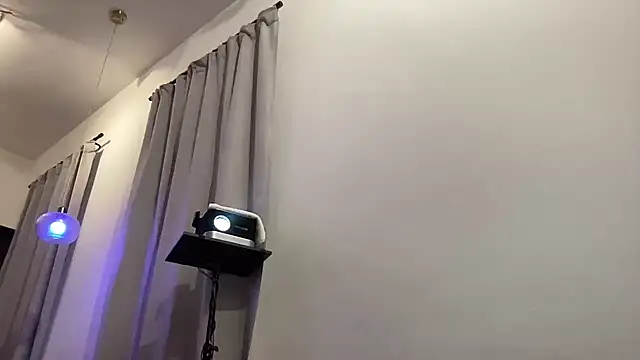 Snapshot of sweetceeme chatting on 02/13/26, 06:20 sweetceeme online show from 02/13/26, 06:20