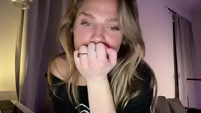 Snapshot of sweetceeme chatting on 02/23/26, 03:04 sweetceeme online show from 02/23/26, 03:04