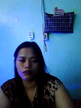 Snapshot of Yummymiciouse_26 chatting on 10/26/25, 04:29 Yummymiciouse 26 online show from 10/26/25, 04:29