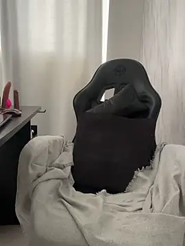 yumi-hot online show from 04/08/26, 02:28