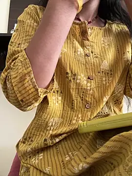 modelnishu online show from 02/15/26, 10:14