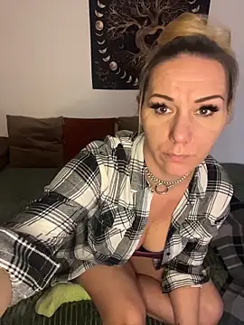 Snapshot of Sidney_Rockz chatting on 11/15/25, 10:56 Sidney Rockz online show from 11/15/25, 10:56