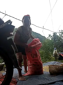 Snapshot of Mamapm20 chatting on 09/12/25, 12:11 Mamapm20 online show from 09/12/25, 12:11