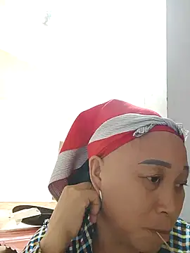 Snapshot of Mamapm20 chatting on 10/10/25, 08:24 Mamapm20 online show from 10/10/25, 08:24