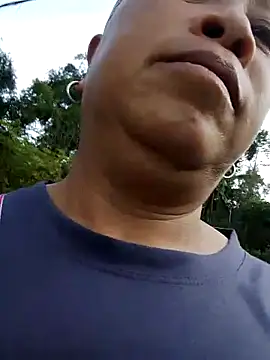 Snapshot of Mamapm20 chatting on 10/13/25, 12:32 Mamapm20 online show from 10/13/25, 12:32