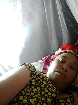 Snapshot of Mamapm20 chatting on 10/16/25, 01:45 Mamapm20 online show from 10/16/25, 01:45