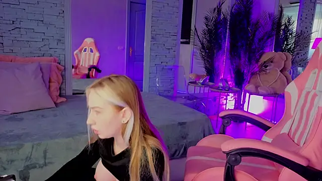 Reina Cummings online show from 01/17/26, 06:51