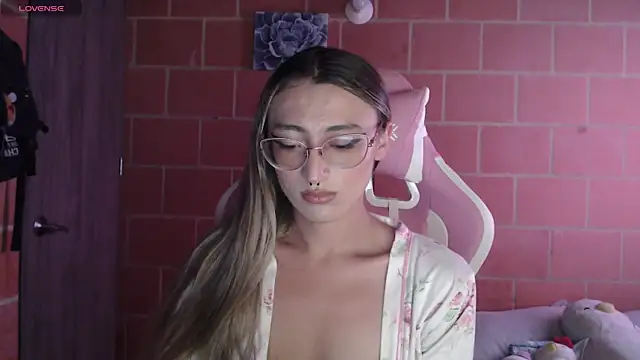 Snapshot of Andrea_camilaaa chatting on 10/11/25, 04:38 Andrea camilaaa online show from 10/11/25, 04:38