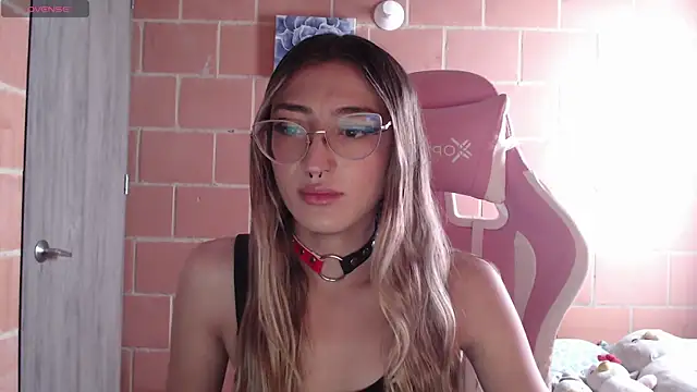 Snapshot of Andrea_camilaaa chatting on 11/23/25, 01:55 Andrea camilaaa online show from 11/23/25, 01:55