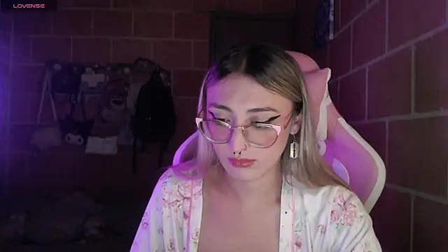 Andrea camilaaa online show from 07/18/26, 05:22