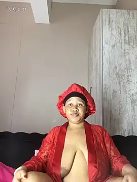 Snapshot of Yellowriider chatting on 10/08/25, 09:40 Yellowriider online show from 10/08/25, 09:40