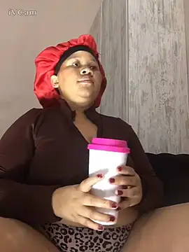 Snapshot of Yellowriider chatting on 10/08/25, 10:07 Yellowriider online show from 10/08/25, 10:07