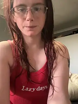 Snapshot of raen001 chatting on 11/02/25, 04:31 raen001 online show from 11/02/25, 04:31