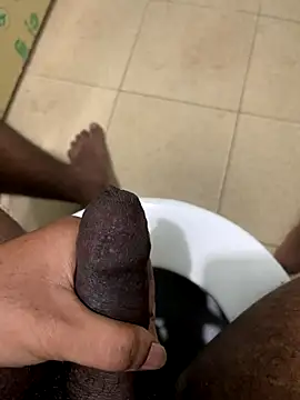 Snapshot of dickfuckerkkk chatting on 11/06/25, 06:03 dickfuckerkkk online show from 11/06/25, 06:03