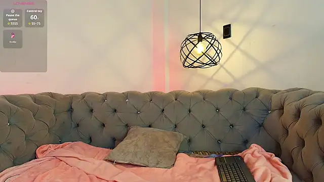 Snapshot of KhloeJohnson chatting on 09/24/25, 07:06 KhloeJohnson online show from 09/24/25, 07:06