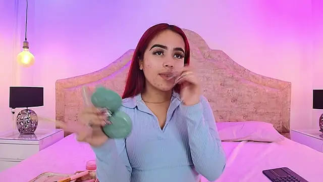 Snapshot of KhloeJohnson chatting on 10/03/25, 08:17 KhloeJohnson online show from 10/03/25, 08:17