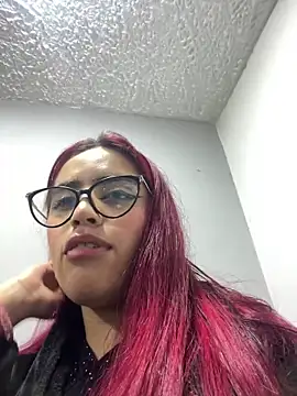 Snapshot of KhloeJohnson chatting on 10/23/25, 03:28 KhloeJohnson online show from 10/23/25, 03:28