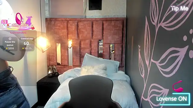 Snapshot of Isa_Thompson__ chatting on 09/15/25, 12:05 Isa Thompson online show from 09/15/25, 12:05