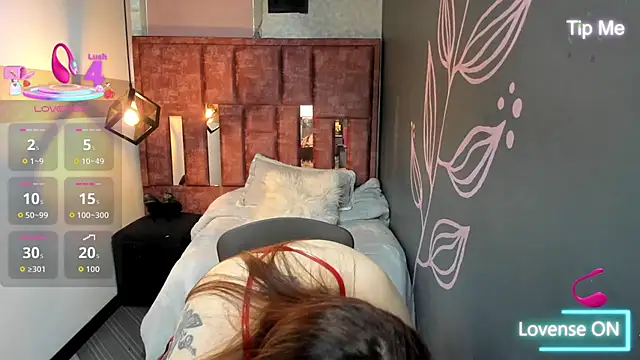 Snapshot of Isa_Thompson__ chatting on 09/24/25, 11:57 Isa Thompson online show from 09/24/25, 11:57