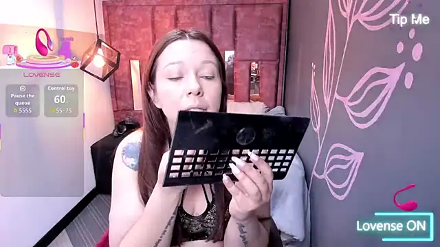 Snapshot of Isa_Thompson__ chatting on 09/25/25, 11:47 Isa Thompson online show from 09/25/25, 11:47