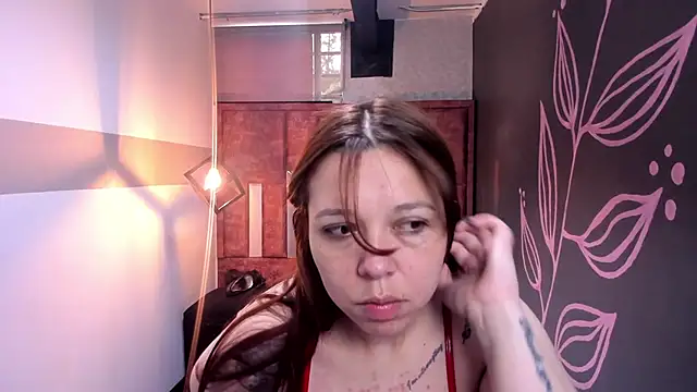 Snapshot of Isa_Thompson__ chatting on 10/04/25, 11:52 Isa Thompson online show from 10/04/25, 11:52