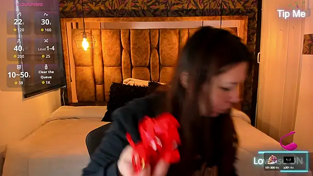 Snapshot of Isa_Thompson__ chatting on 10/16/25, 11:55 Isa Thompson online show from 10/16/25, 11:55