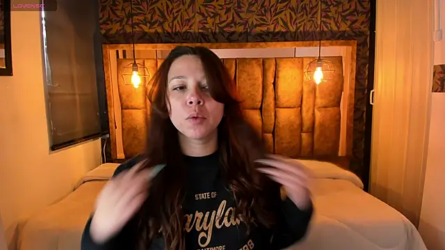 Snapshot of Isa_Thompson__ chatting on 10/17/25, 11:57 Isa Thompson online show from 10/17/25, 11:57