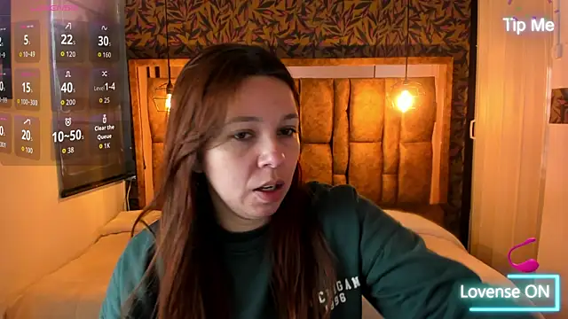 Snapshot of Isa_Thompson__ chatting on 10/21/25, 11:55 Isa Thompson online show from 10/21/25, 11:55