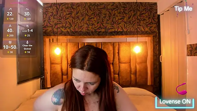 Snapshot of Isa_Thompson__ chatting on 10/23/25, 12:04 Isa Thompson online show from 10/23/25, 12:04