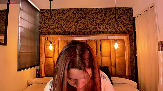 Snapshot of Isa_Thompson__ chatting on 10/27/25, 12:09 Isa Thompson online show from 10/27/25, 12:09