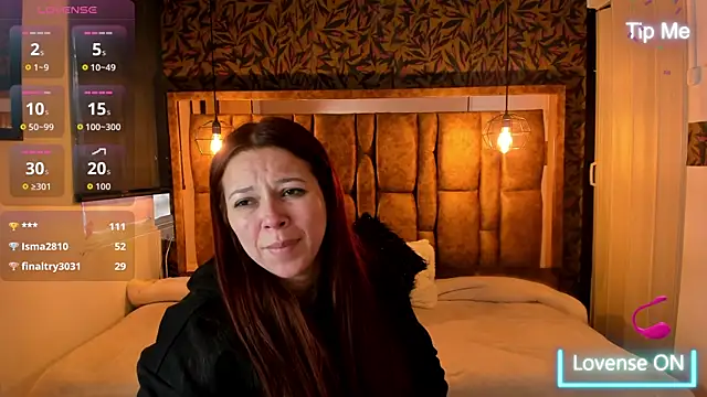 Snapshot of Isa_Thompson__ chatting on 10/28/25, 11:47 Isa Thompson online show from 10/28/25, 11:47