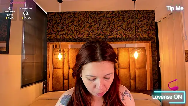 Snapshot of Isa_Thompson__ chatting on 10/30/25, 11:55 Isa Thompson online show from 10/30/25, 11:55