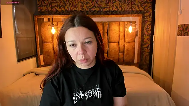 Snapshot of Isa_Thompson__ chatting on 11/20/25, 11:54 Isa Thompson online show from 11/20/25, 11:54