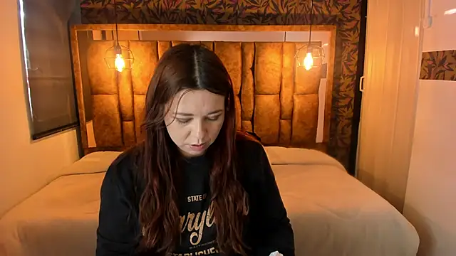 Snapshot of Isa_Thompson__ chatting on 11/29/25, 11:57 Isa Thompson online show from 11/29/25, 11:57