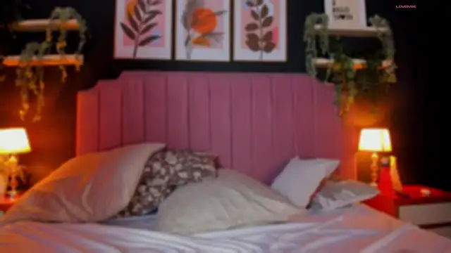 scarlet dh online show from 03/28/26, 12:10