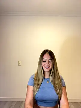 Snapshot of Zara_Ross chatting on 10/05/25, 12:42 Zara Ross online show from 10/05/25, 12:42