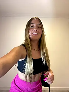 Snapshot of Zara_Ross chatting on 10/23/25, 03:06 Zara Ross online show from 10/23/25, 03:06