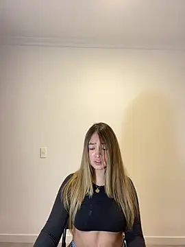 Snapshot of Zara_Ross chatting on 10/29/25, 12:40 Zara Ross online show from 10/29/25, 12:40