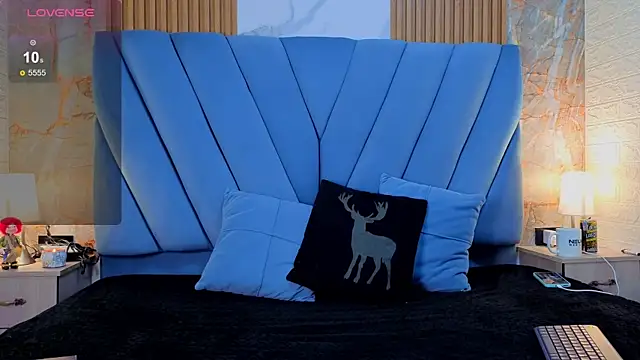 Snapshot of angel__red_ chatting on 09/13/25, 02:00 angel red online show from 09/13/25, 02:00