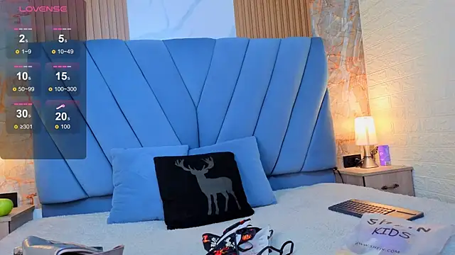 Snapshot of angel__red_ chatting on 09/17/25, 03:30 angel red online show from 09/17/25, 03:30