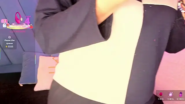 Snapshot of angel__red_ chatting on 09/30/25, 03:11 angel red online show from 09/30/25, 03:11